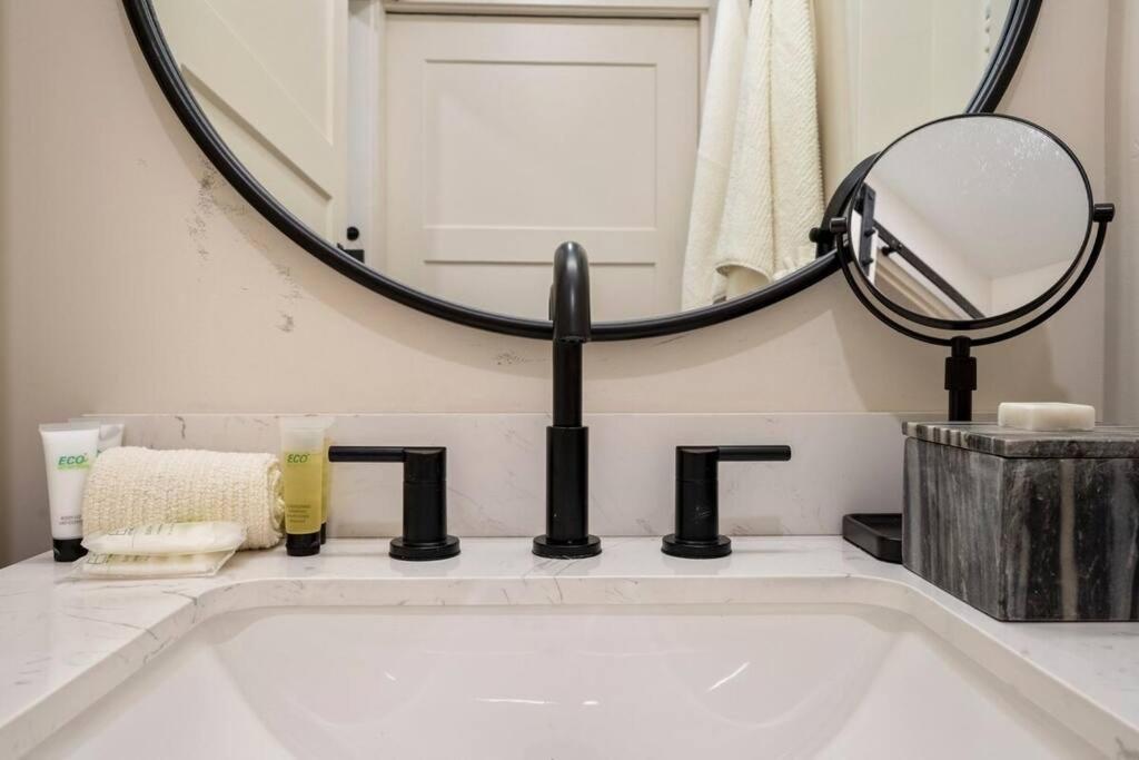 Hale Ono Loa 403- Top Floor, Ocean View, & Complete Modern Remodel Apartman Kahana Kültér fotó