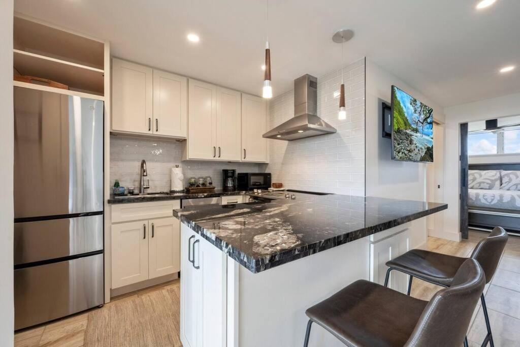 Hale Ono Loa 403- Top Floor, Ocean View, & Complete Modern Remodel Apartman Kahana Kültér fotó